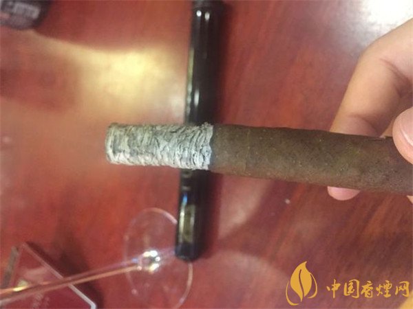 丹納曼茉絲黑筒好抽嗎 入門雪茄中的經典溫潤之選